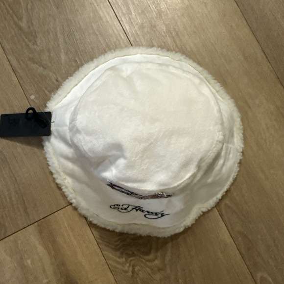 Ed Hardy Fleece Bucket Hat, Skull, Roses & Cross Embroidered Design Ivory NEW - Picture 2 of 5